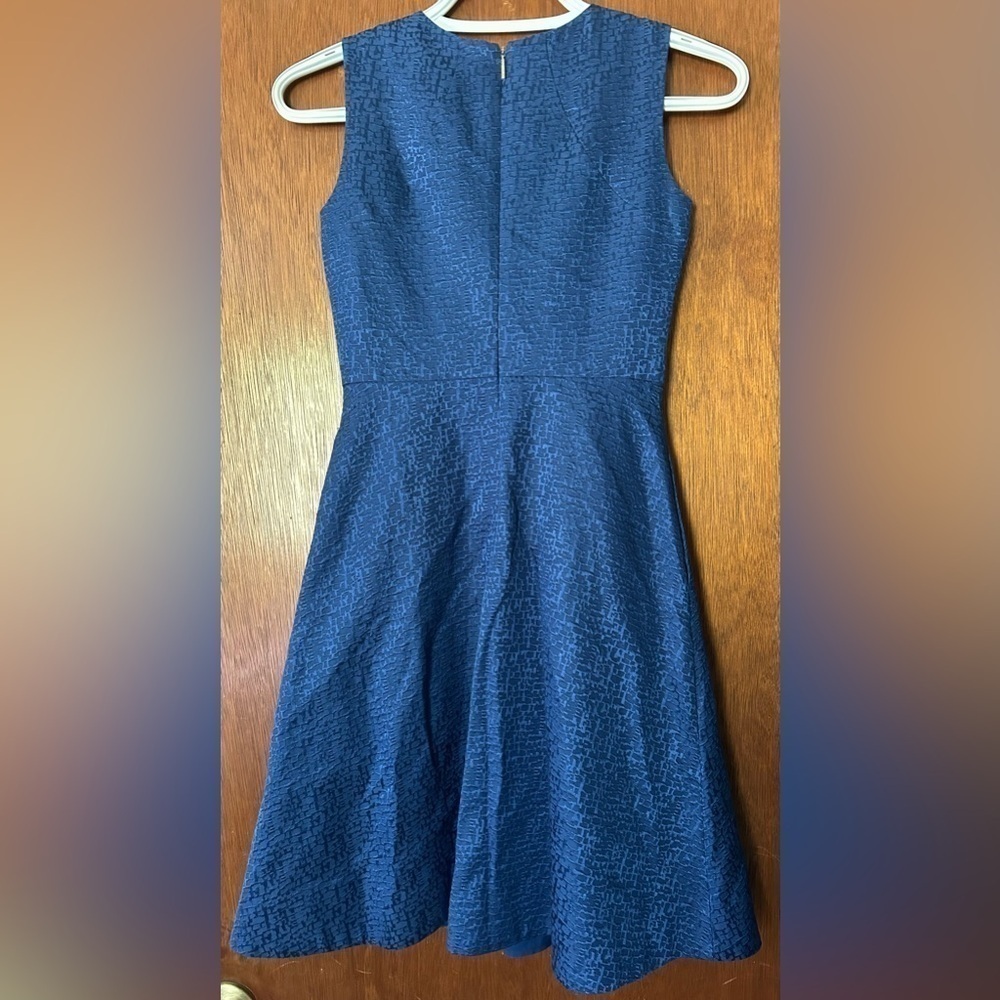 Rachel Roy Silk blend v neck Aline midnight blue textured geometric dress size 0 - Picture 8 of 11